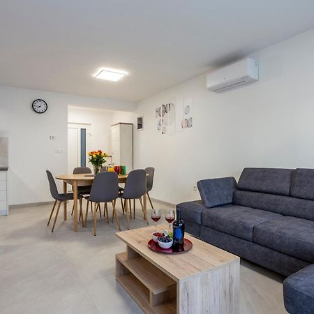 City Apartments Silver Pula Ngoại thất bức ảnh